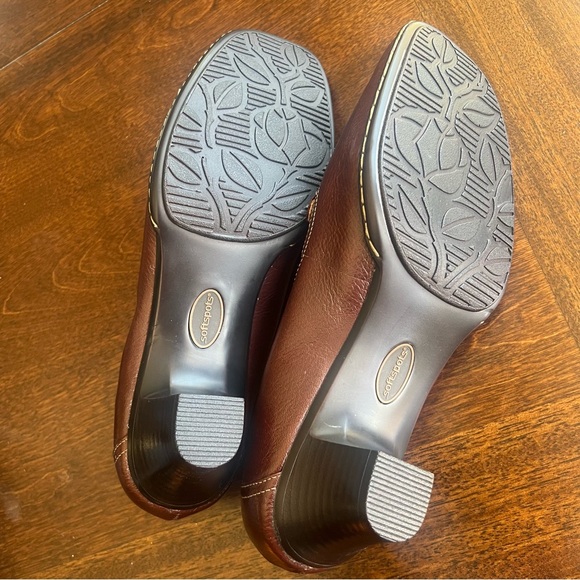 SoftSpots 10W Slip-on Brown Leather Low Heel Loafers NWOT Softly Comfortable - Picture 2 of 12